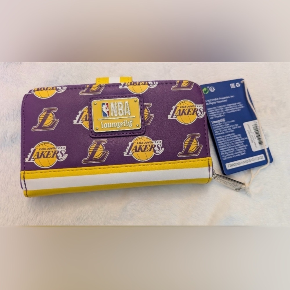 NBA Loungefly Collab! NWT Los Angeles Lakers Purple and Yellow Wallet! - Picture 3 of 4